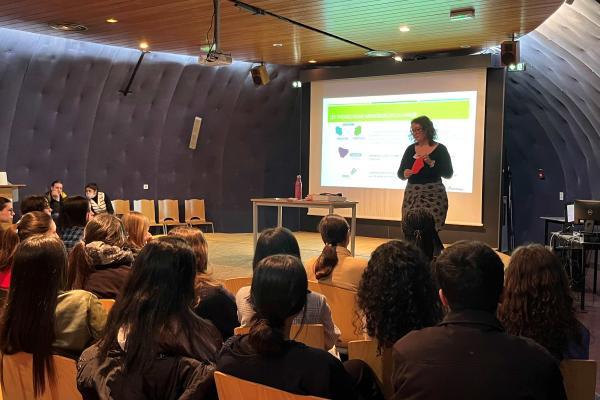 Réunion d'information protections menstruelles lavables lycée Rimbault SLN